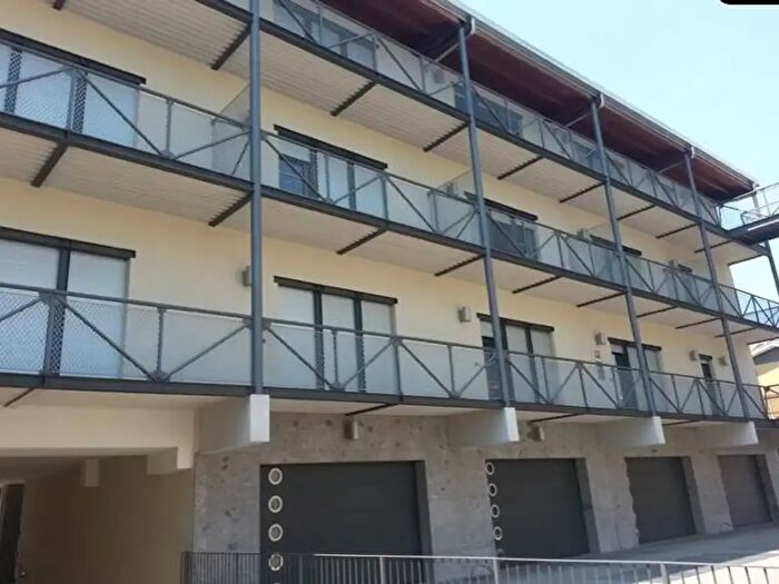 Appartamento quadrilocale in affitto in Pitteri, Milano