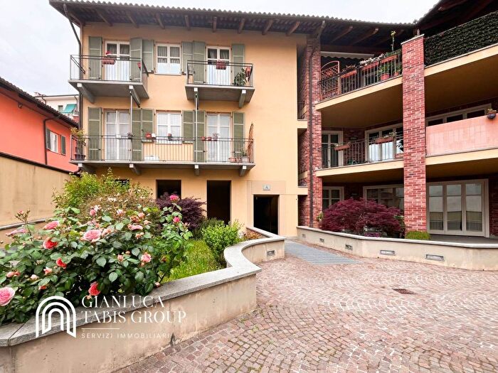Appartamento trilocale in affitto in Vicolo Bastioni della Mina, Centro Storico, Chieri