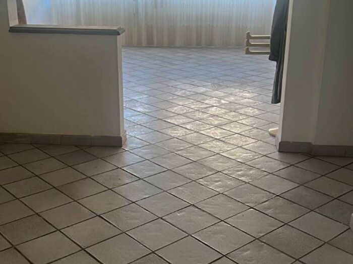 Appartamento quadrilocale in affitto in Galleria Cavalieri dell'Ordine di V Veneto, Centro, Poggibonsi