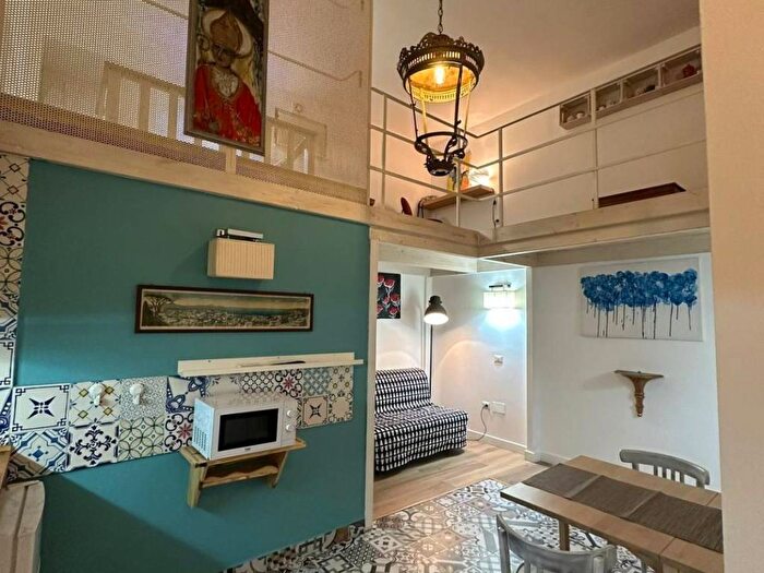 Appartamento bilocale in affitto in Via Duomo, Tribunali, Napoli