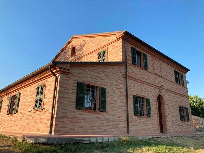 Casa con 10 locali in vendita in Maiolati Spontini