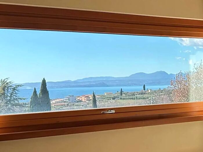 Casa con 7 locali in vendita in Bardolino