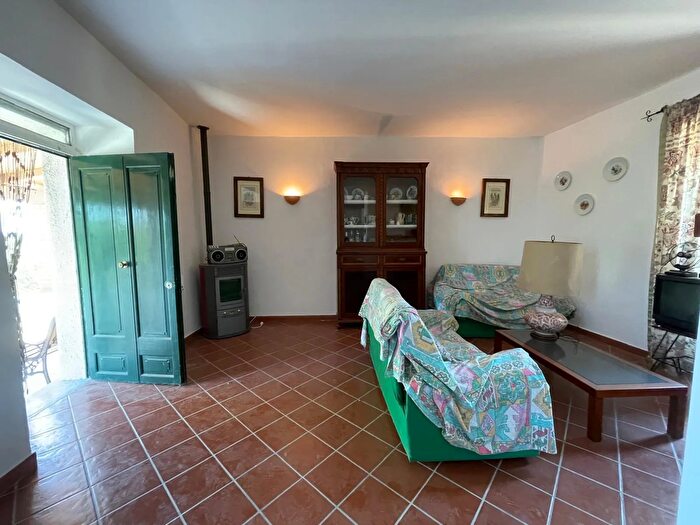 Casa con 8 locali in vendita in Via Giovanni Falcone, Alanno