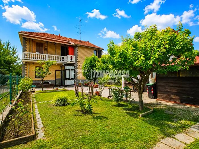 Casa con 5 locali in vendita in Novara
