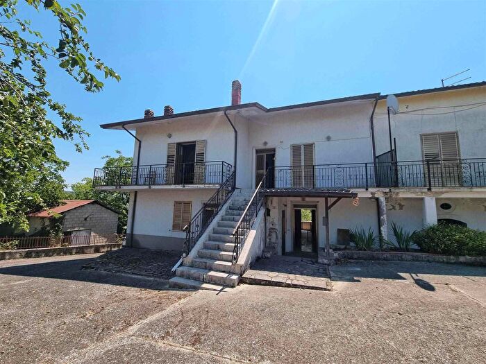 Casa con 8 locali in vendita in Via Bosco Lumeti, Montemiletto