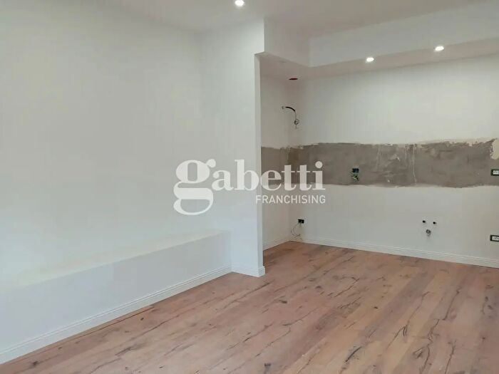 Appartamento trilocale in vendita in Piazza Garibaldi, Firenze