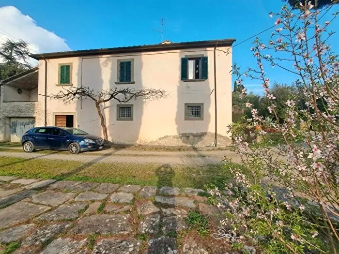 Casa con 14 locali in vendita in Arezzo