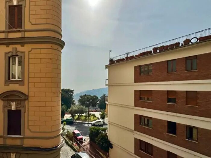 Appartamento trilocale in vendita in Via Aniello Falcone a, Napoli
