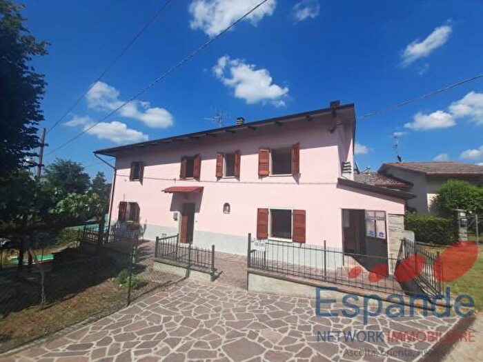 Casa con 6 locali in vendita in Castel Di Casio