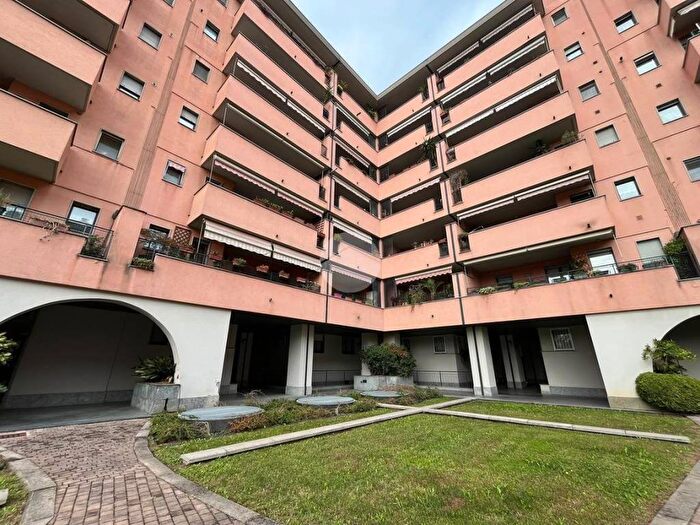 Appartamento trilocale in affitto in Via Del Usignolo, Inganni, Milano