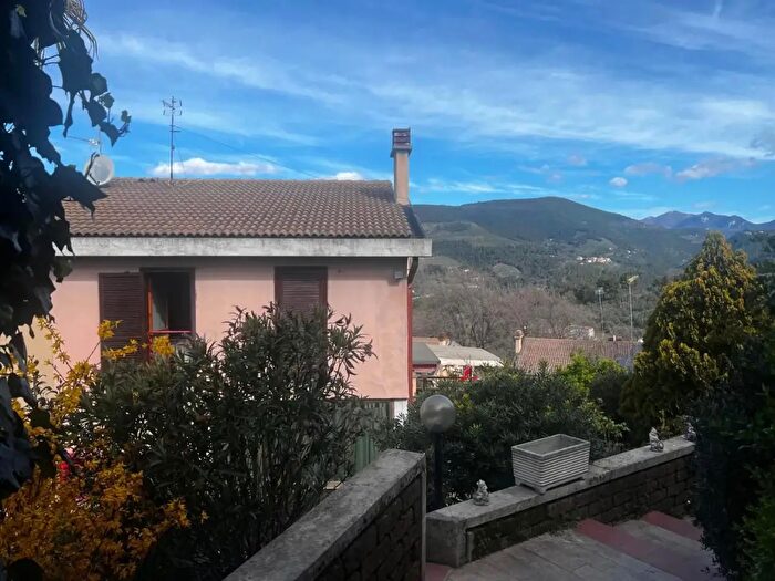 Casa con 9 locali in vendita in Strada della Romita, Terni