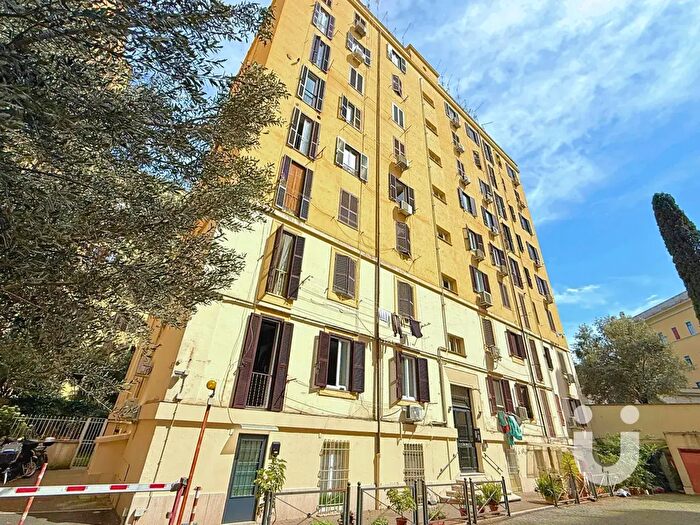 Appartamento trilocale in vendita in Via Dacia, Roma