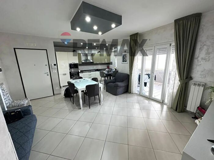 Appartamento quadrilocale in vendita in Via Popilia, Cosenza