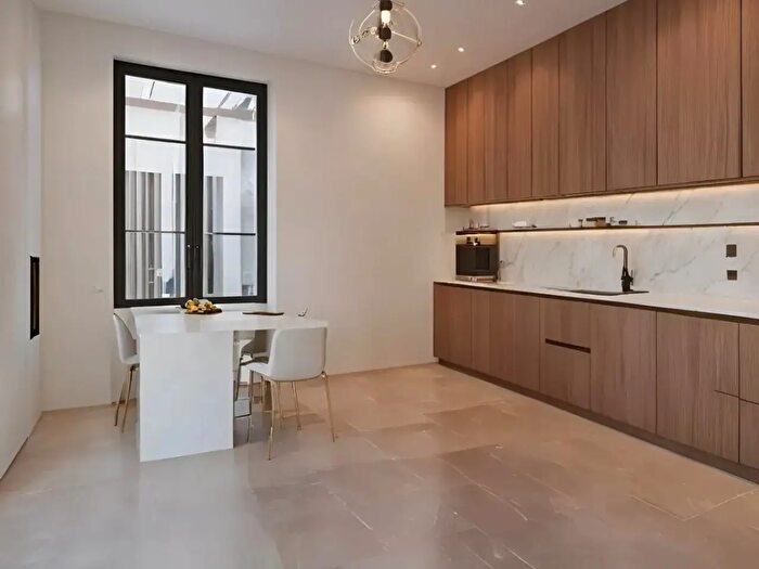 Appartamento trilocale in vendita in Via Gartman, Vercelli