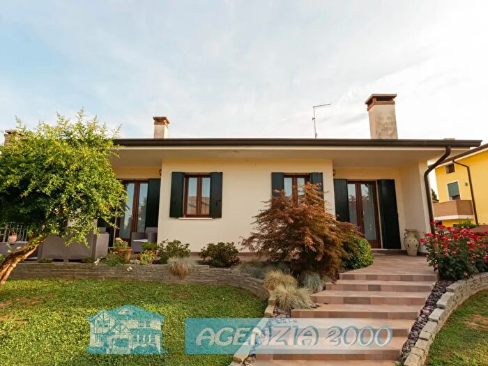 Casa con 5 locali in vendita in Via Enrico Toti, Bagnoli Di Sopra