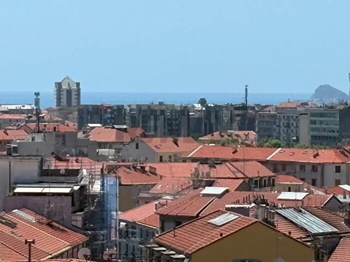 Appartamento con 5 locali in vendita in Via Mignone b, Savona