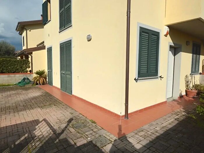 Appartamento quadrilocale in vendita in Ia Papa Giovanni XXIII, Lucca