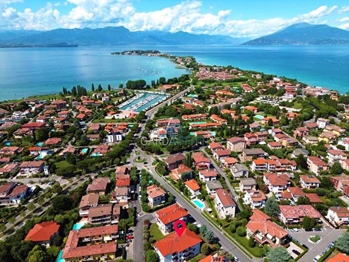 Appartamento trilocale in affitto in Via Roma, Centro, Sirmione