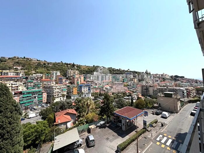 Appartamento trilocale in vendita in Via Galileo Galilei, Sanremo