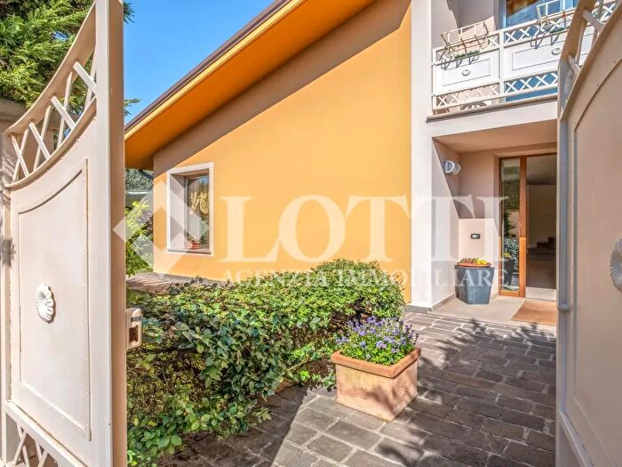 Casa con 9 locali in vendita in a dei Girasoli, Calcinaia