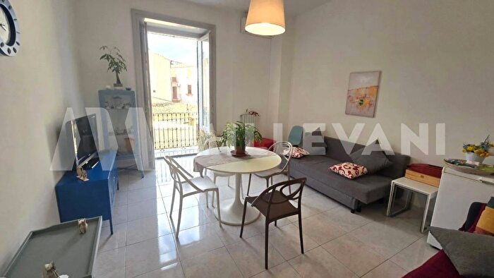 Appartamento trilocale in vendita in Corso Mazzini, Scicli