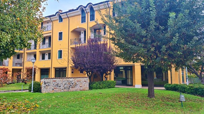 Appartamento bilocale in vendita in Via Pesa, Montebello Vicentino