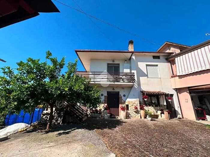 Appartamento quadrilocale in vendita in Via Guardia, Sant'Andrea Del Garigliano