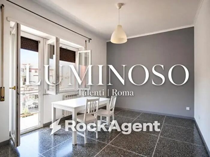 Appartamento trilocale in vendita in Via Giovanni Alfredo Cesareo, Roma