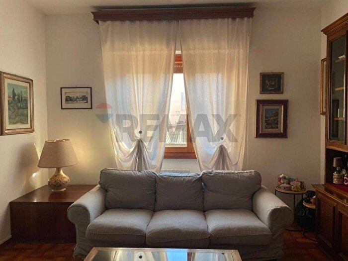 Appartamento con 5 locali in affitto in Città, Montevarchi