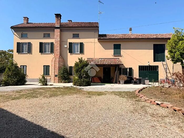 Casa con 6 locali in vendita in Via Castelnuovo, Sale