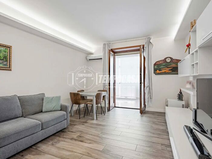 Appartamento trilocale in vendita in Viale della Grande Muraglia, Roma