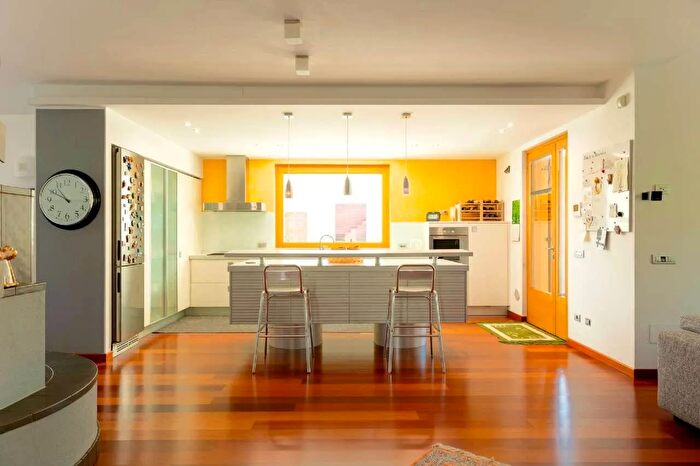 Casa con 5 locali in vendita in Piazza SS Pietro E Paolo Tresivio Sondrio, Tresivio