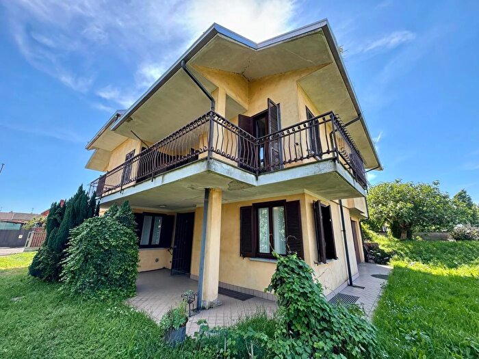 Casa in vendita in Via Ferraris, Vigevano