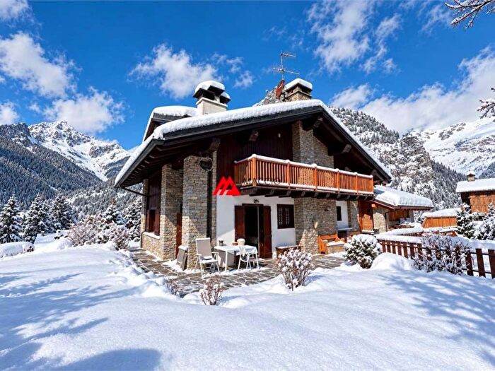 Appartamento con 5 locali in affitto in Strada Grand Ru B, Centro, Courmayeur