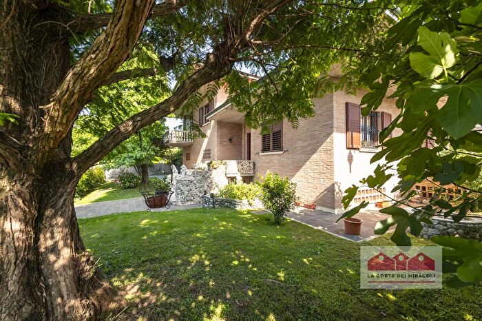 Casa con 8 locali in vendita in Via Silvio Pellico, Caldogno