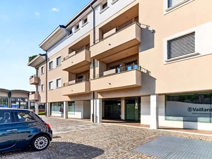 Appartamento trilocale in vendita in Via Caimi, Giussano