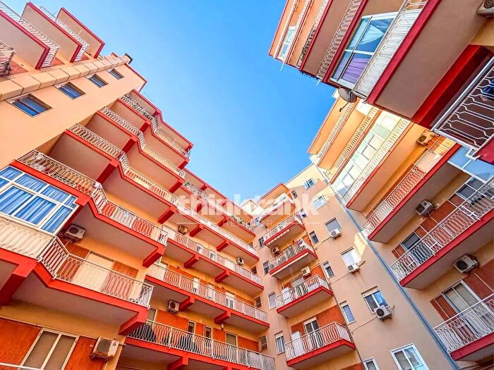 Appartamento con 5 locali in vendita in Viale Teocrito, Siracusa