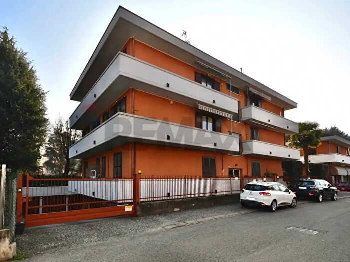 Appartamento trilocale in vendita in Via Ceresio, Cardano Al Campo