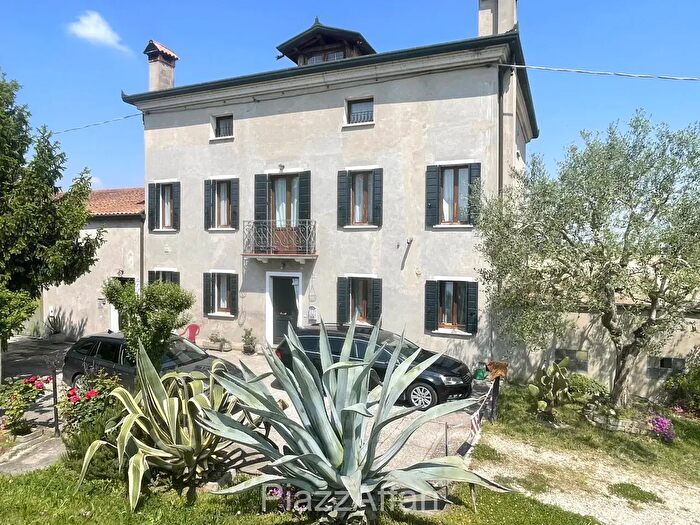 Casa con 11 locali in vendita in Via San Valentino, Pontelongo