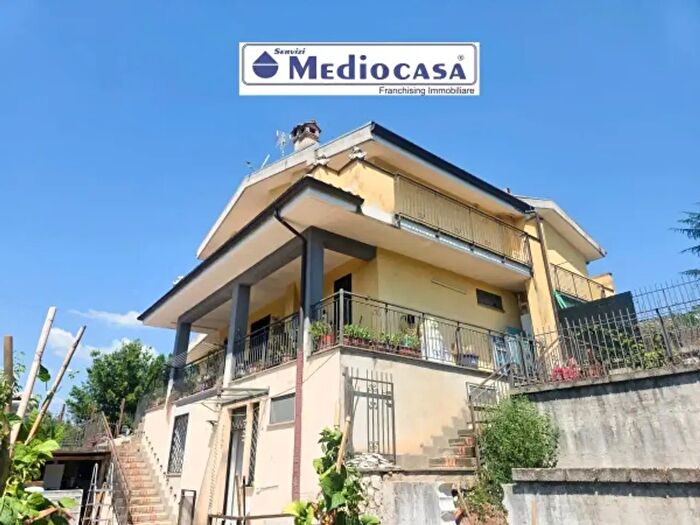 Casa quadrilocale in vendita in Via di Colle Bonacqua, Lariano
