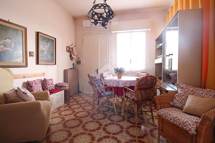 Casa trilocale in vendita in Via Lago di Como, Pomezia