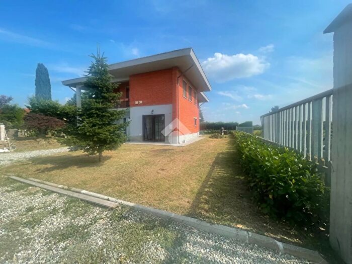 Casa con 7 locali in vendita in Via Principe Tommaso, Foglizzo