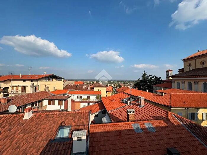 Appartamento trilocale in vendita in Via Verjus, Oleggio