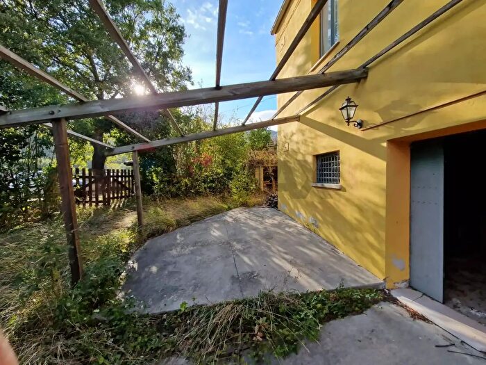 Casa quadrilocale in vendita in Montebello Di Bertona