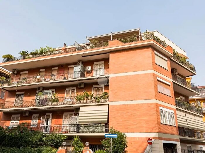 Appartamento quadrilocale in vendita in Via Garlenda, Roma