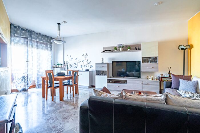 Appartamento quadrilocale in vendita in Via Milano, Garbagnate Milanese