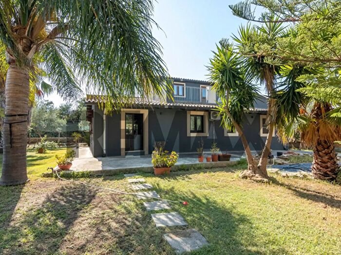 Casa con 5 locali in vendita in Siracusa