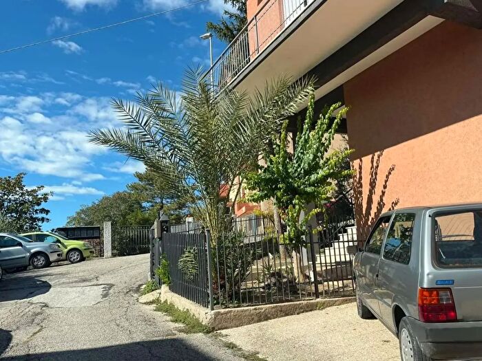 Appartamento con 5 locali in affitto in Via Tiziano, Osimo