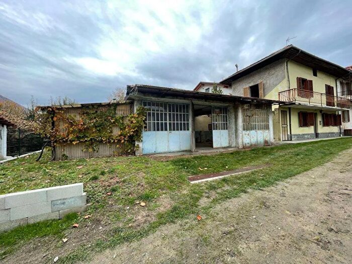 Casa con 5 locali in vendita in Pinasca