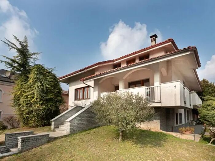 Casa con 6 locali in vendita in Località Altavilla, Alba